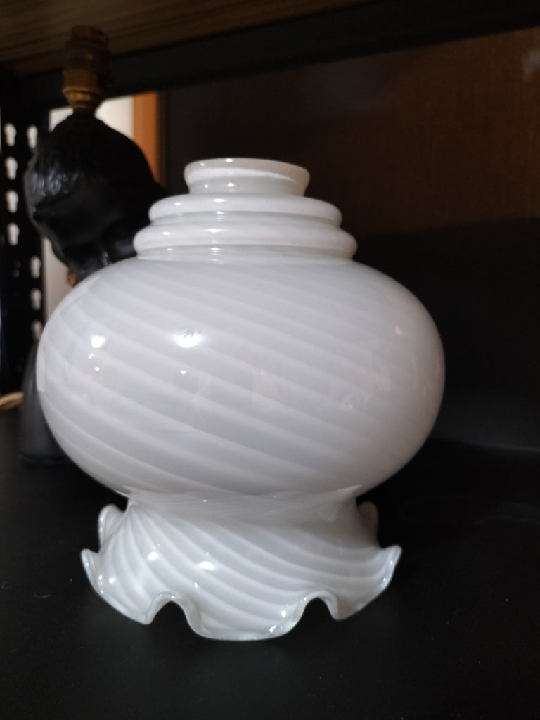White with Wave Pattern Shade  wS3