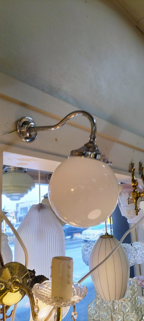Small Cream Deco  Globe   GG13