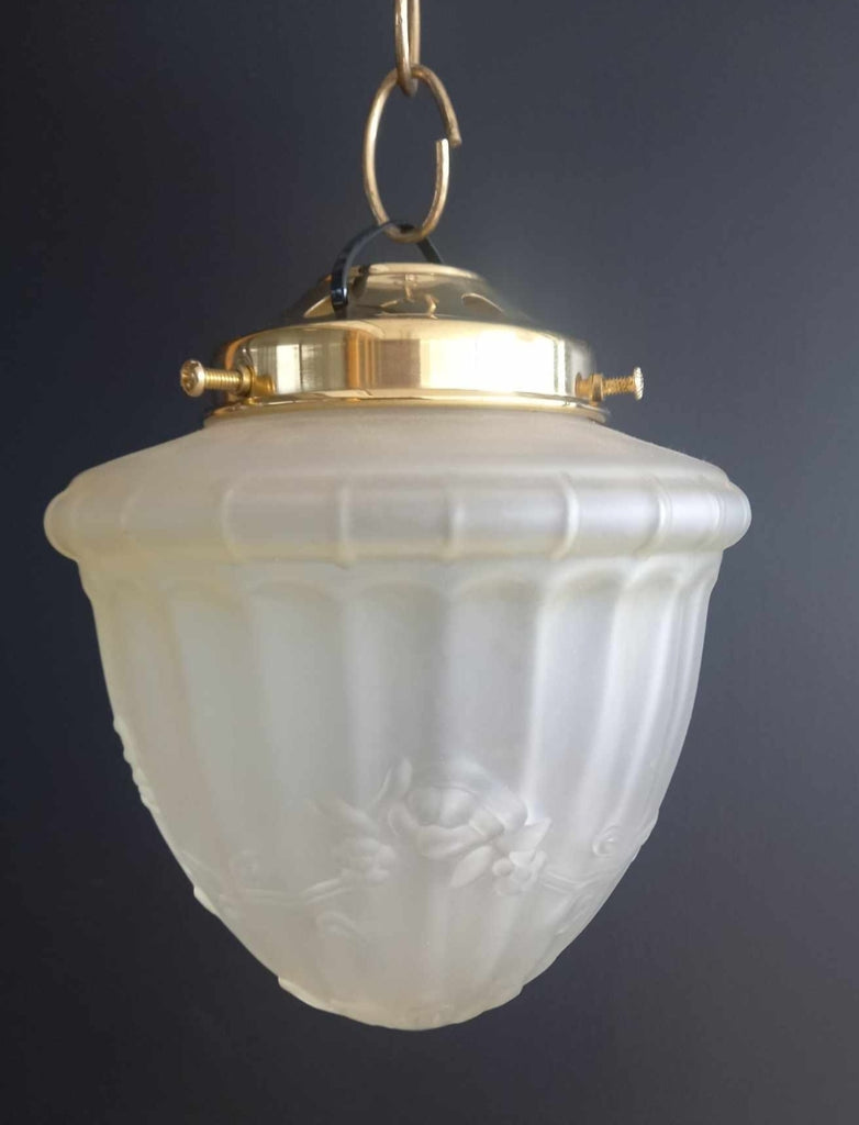 Reproduction shade light peach Victorian. VR11
