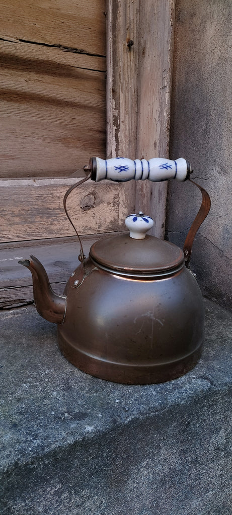 Vintage Dutch Copper Kettle    BC23