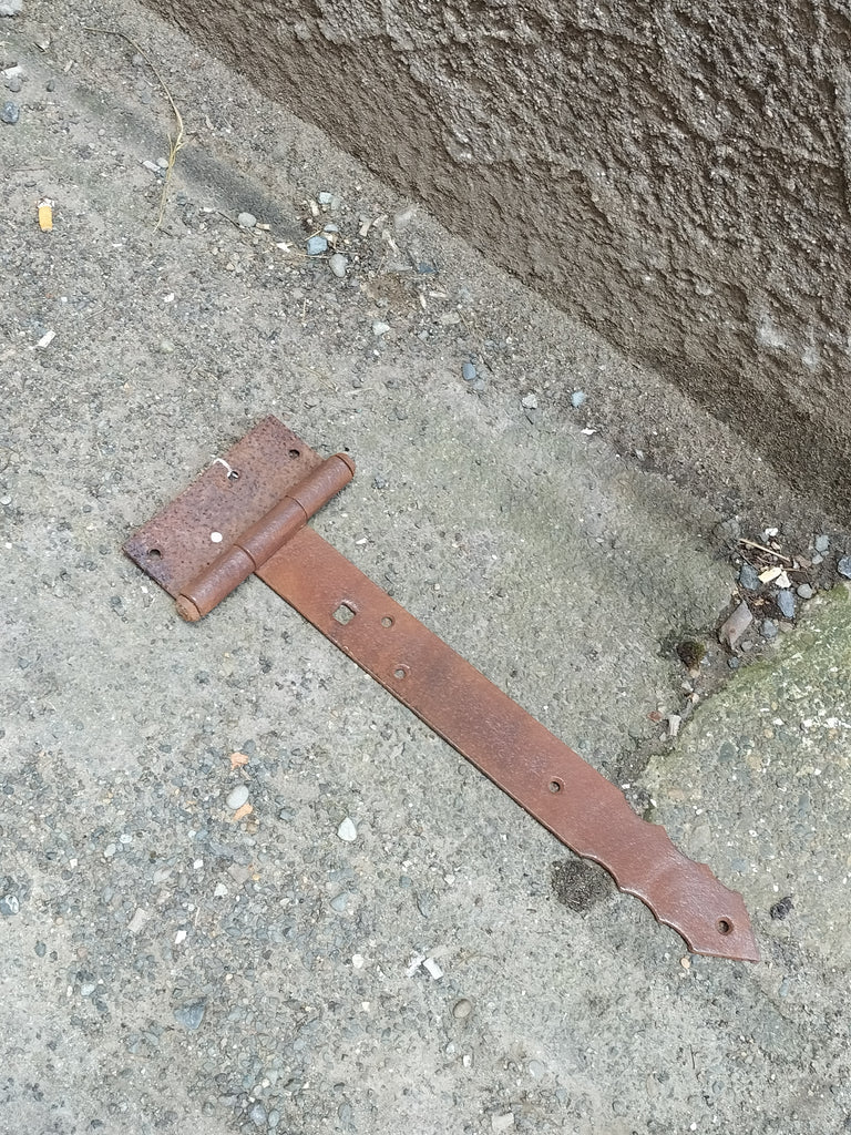 One Large Door/Gate Hinge    WH2