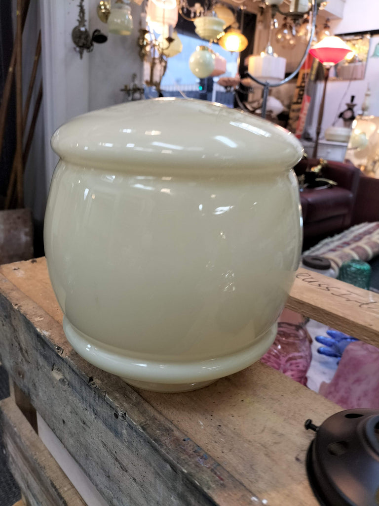 Unusual Shaped Cream Art Deco Shade     ed9