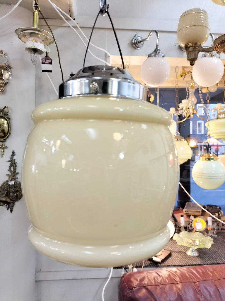 Unusual Shaped Cream Art Deco Shade     ed9