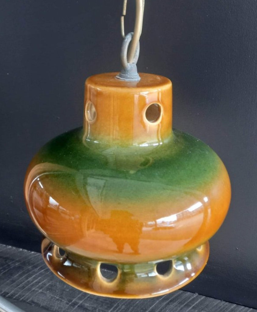 1970s Ceramic Pendant      RT9